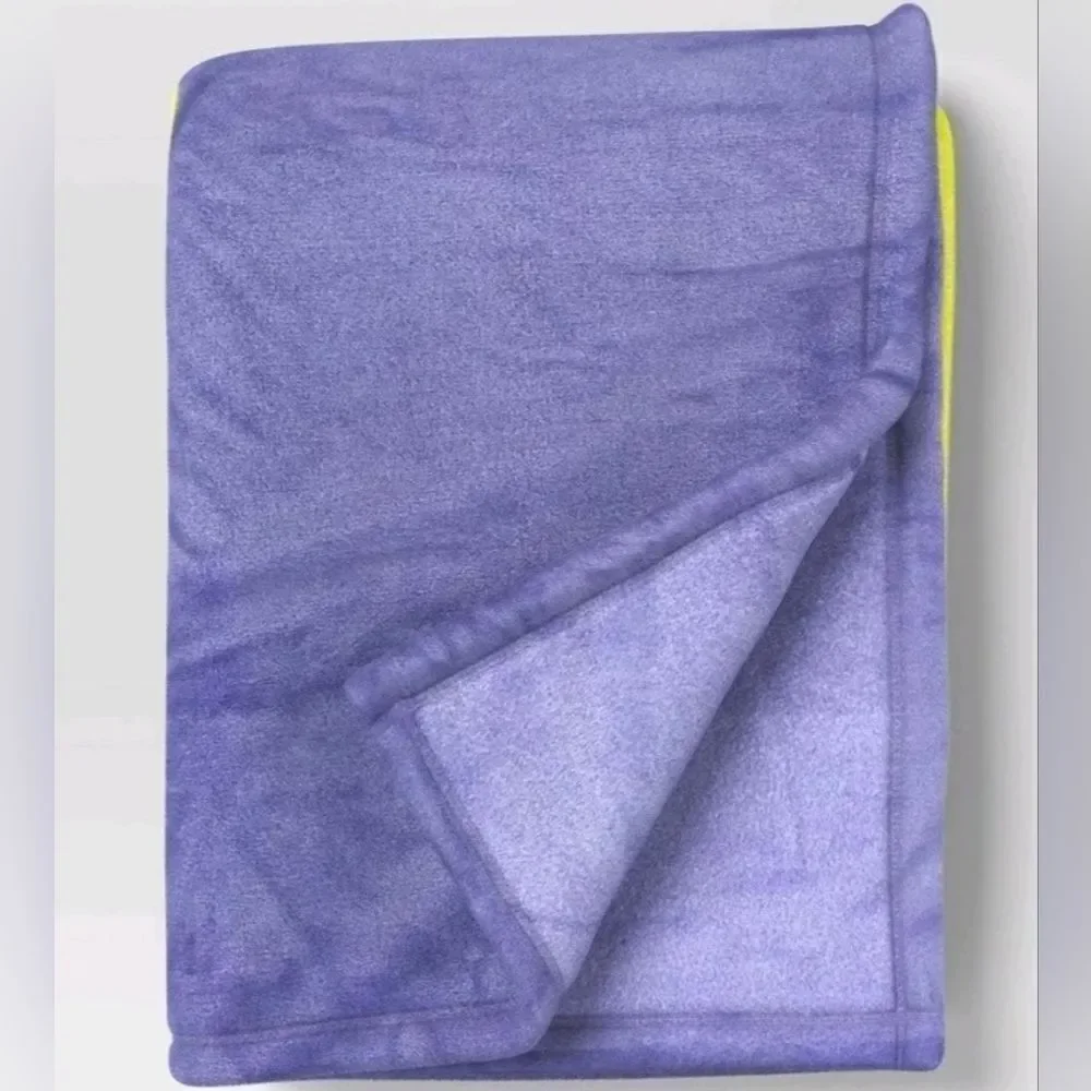 New Smiley Chartreuse Flutter Throw Blanket Room Essentials 50×60